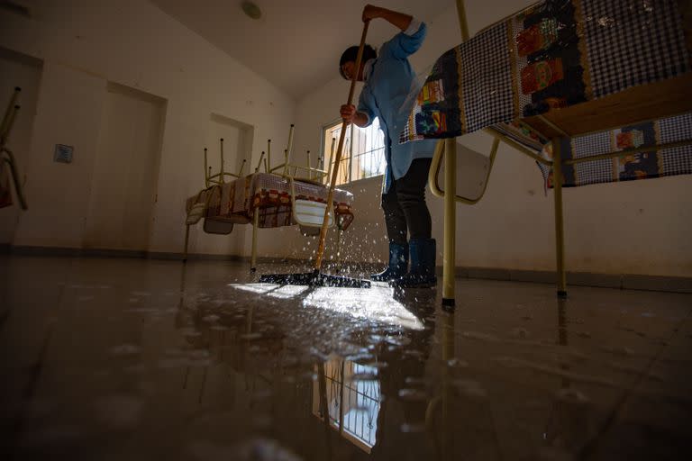 La falta de agua potable es la dificultad más grave que afrontan en la institución, según la directora