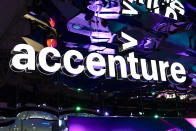 <p>Accenture es una multinacional irlandesa que opera en 120 países y se dedica a la consultoría estratégica, los servicios tecnológicos y la externalización. Está valorada en 176.000 millones de euros. (Foto: Joan Cros / NurPhoto / Getty Images).</p> 