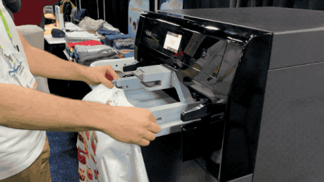 The robot that can fold washing: FoldiMate