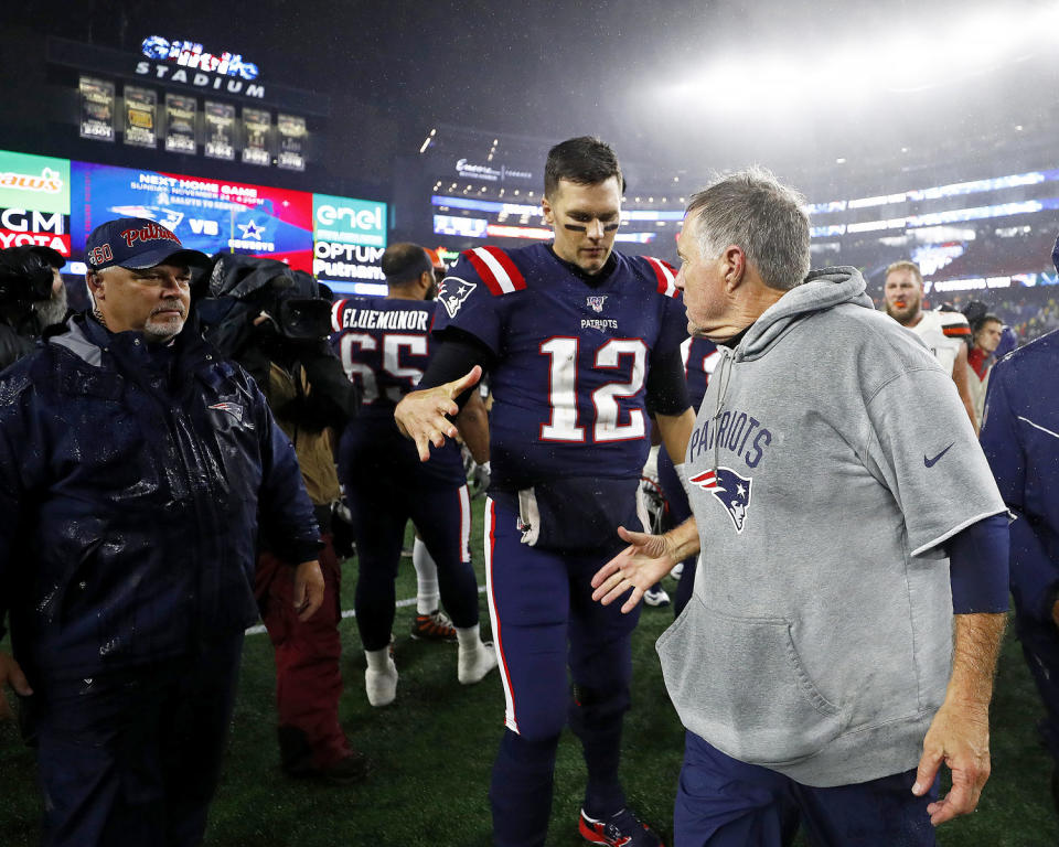 Tom Brady #12 of the New England Patriots congratulates head coach Bill Belichick (Omar Rawlings / Getty Images)