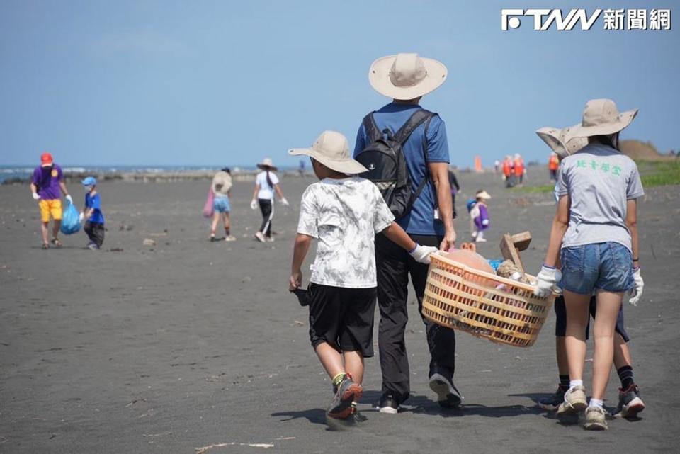 銧昊公司攜手昌隆國小　「守護佳鄉˙海好有你」淨灘活動。（圖／銧昊公司）