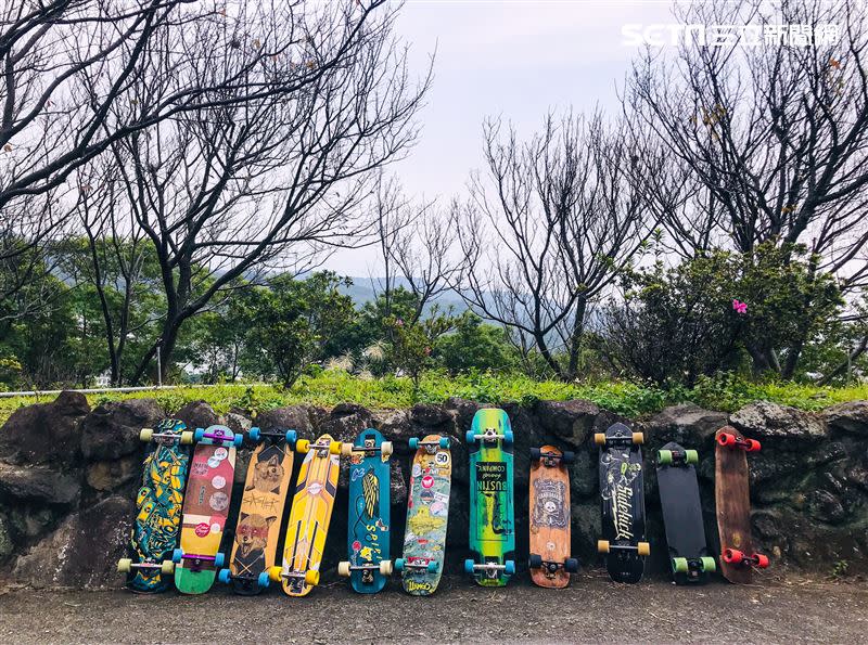 每塊板子的長度、形狀都有所不同，輪子、輪架大有學問（圖／記者花芸曦攝影）