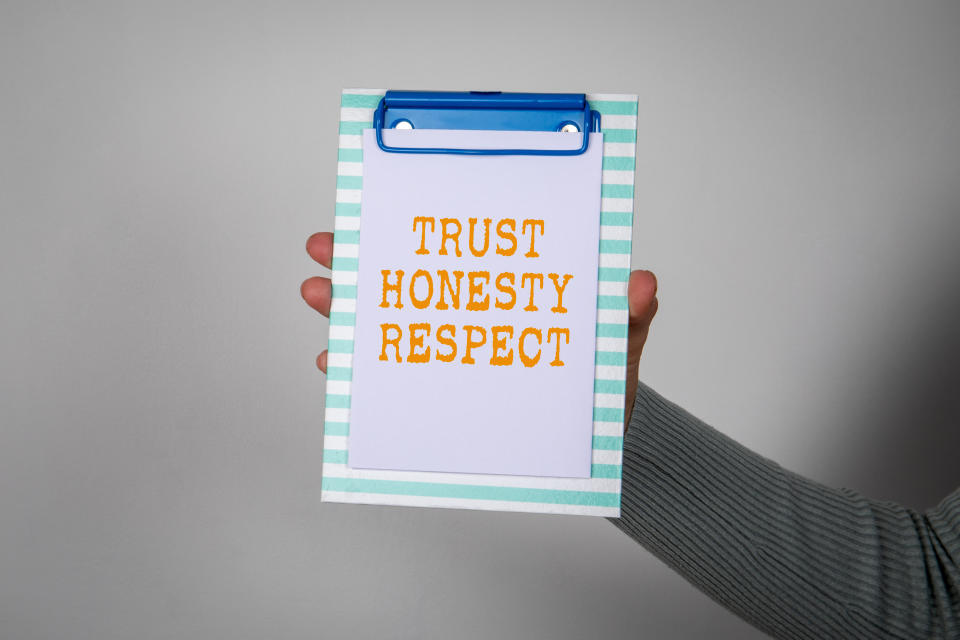 對待信賴的人ESTJ會拿出十足的誠實與尊重，給出承諾就會努力做到。（示意圖／Getty Images）