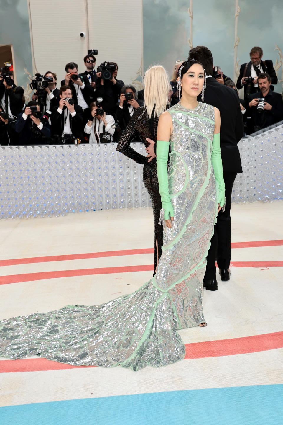 Eva Chen en la alfombra roja de la Met Gala 2023. (Photo by Jamie McCarthy/Getty Images)