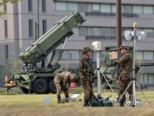 Angesichts eines nach Ansicht von Experten unmittelbar bevorstehenden Raketenabschusses Nordkoreas haben sowohl Japan als auch Südkorea die Alarmbereitschaft ihrer Armee erhöht. In Tokio wurden mobile Raketenabwehrsysteme stationiert