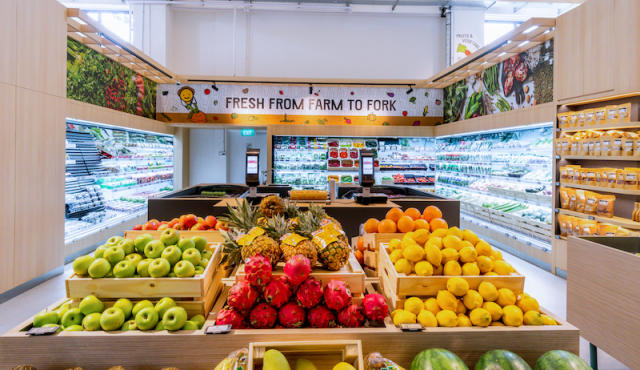 s 1st high-tech grocery store opens to the public