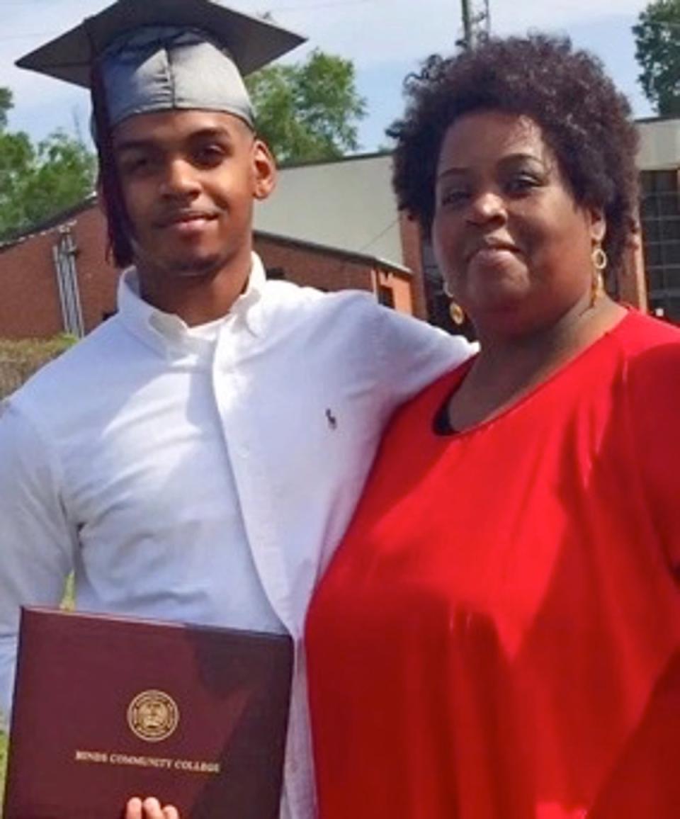 Rasheem Carter with his mother at his graduation (Family handout)