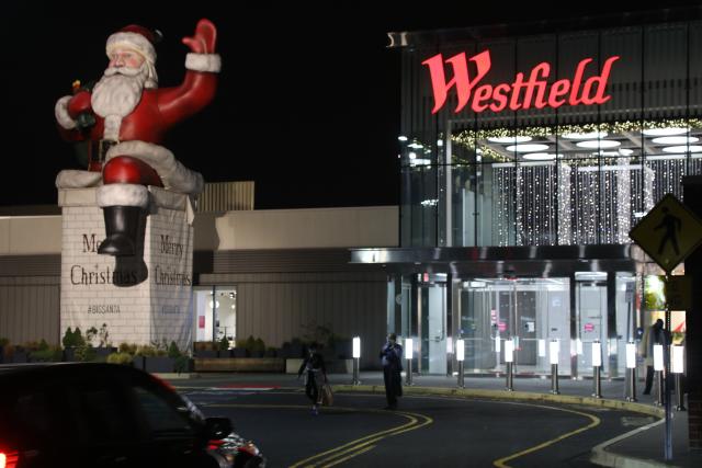 How to get to Westfield Garden State Plaza in Paramus, Nj by Bus