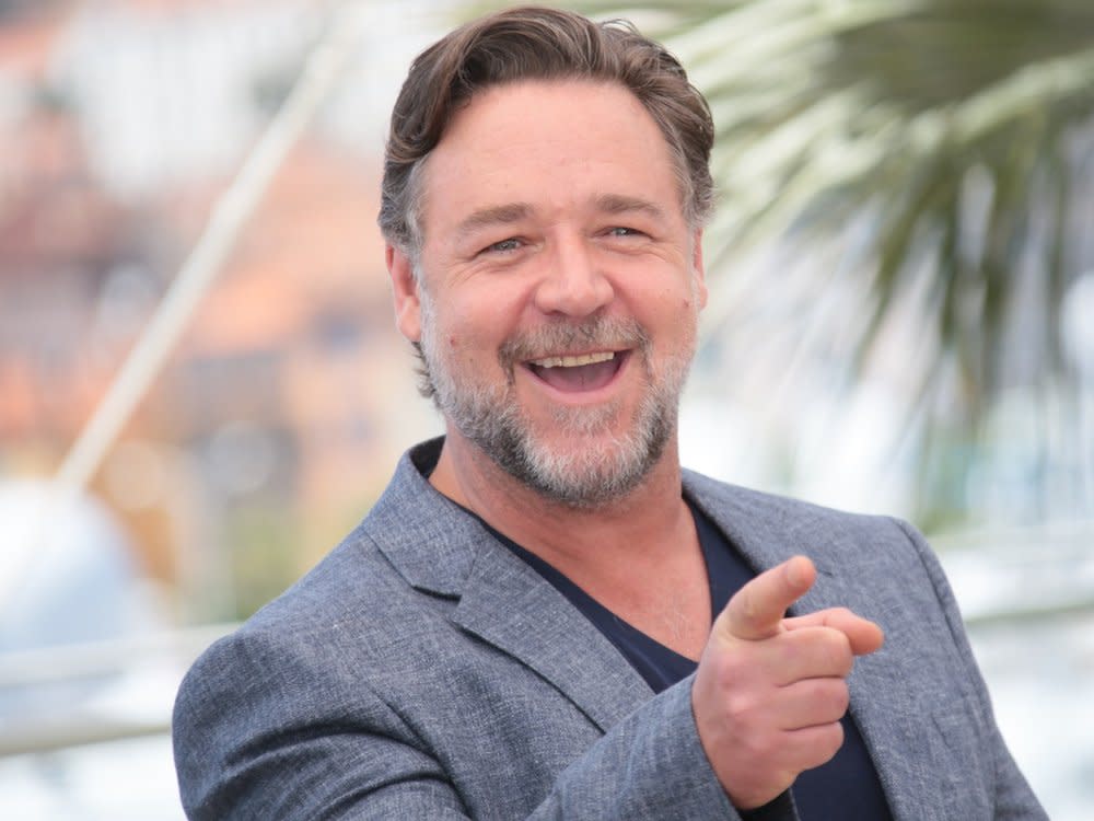 Russell Crowe scherzt gerne in den sozialen Medien. (Bild: Denis Makarenko / Shutterstock.com)