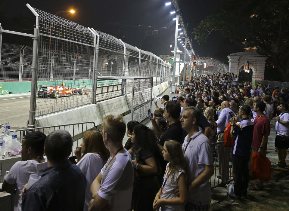 Walkabout fans at the F1 Singapore Grand Prix.