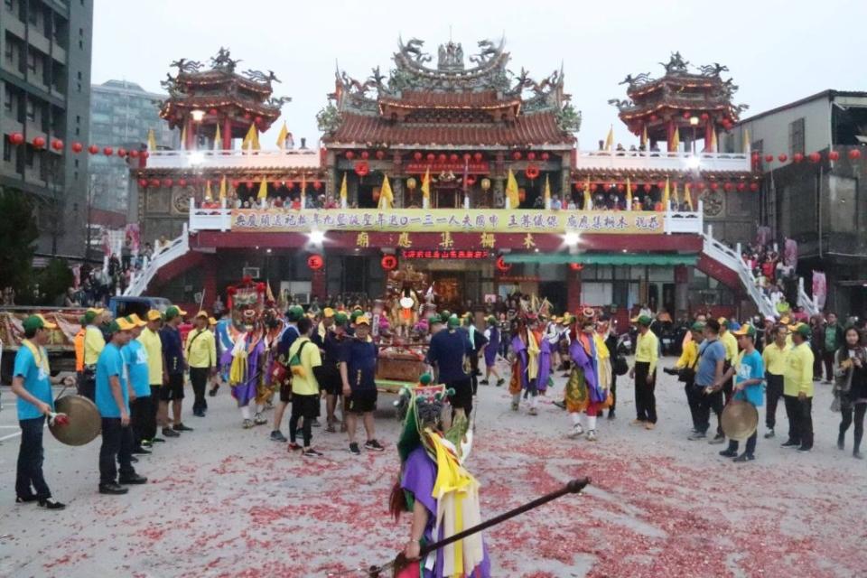 木柵集應廟保佑學生考運，名聲卓著。圖為110年迎香遶境活動。（記者王誌成翻攝）