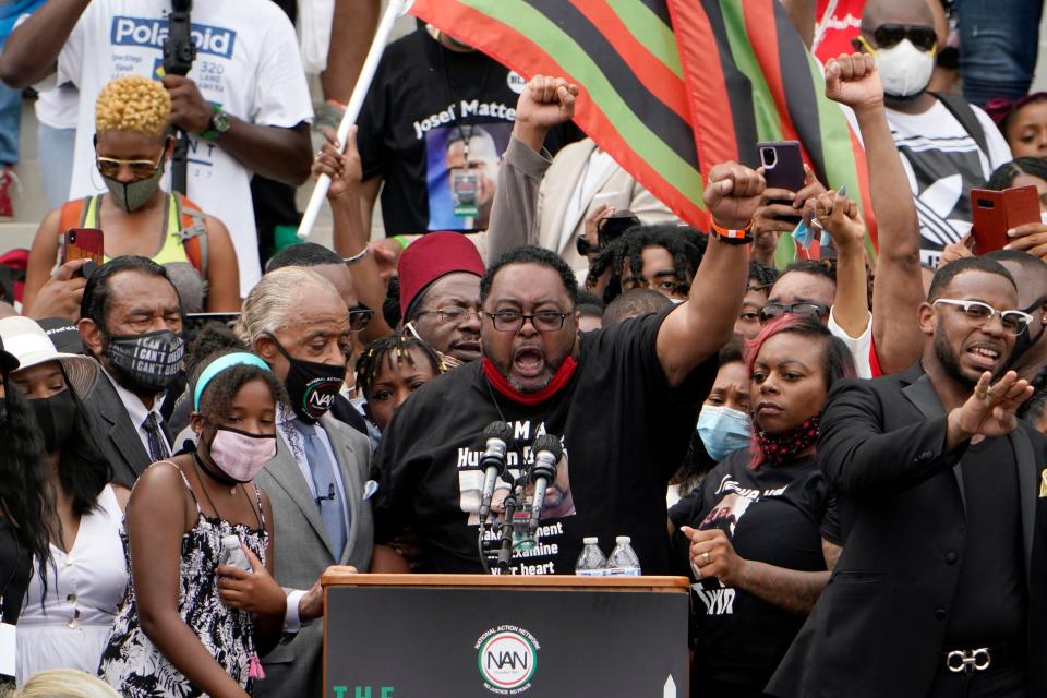 jacob blake sr raises a fist with supporters at a demonstration at the Lincoln Memorial in Washington