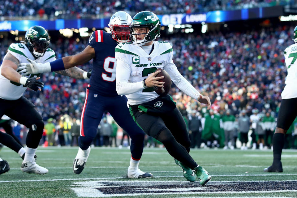 FOXBOROUGH, MASSACHUSETTS - NOVEMBER 20: Zach Wilson #2 of the New York Jets scrambles against the New England Patriots during the third quarter at Gillette Stadium on November 20, 2022 in Foxborough, Massachusetts. (Photo by Adam Glanzman/Getty Images)