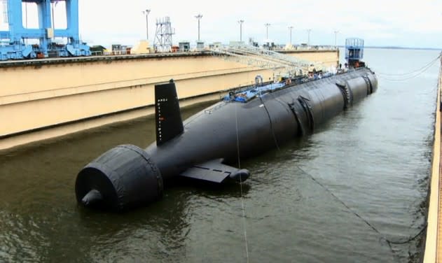 美國海軍維吉尼亞級（Virginia Class）核子攻擊潛艦採用先進的「泵推進」（Pump Jet）系統，尚未公開前，也是將推進系統包覆起來保密。US NAVY