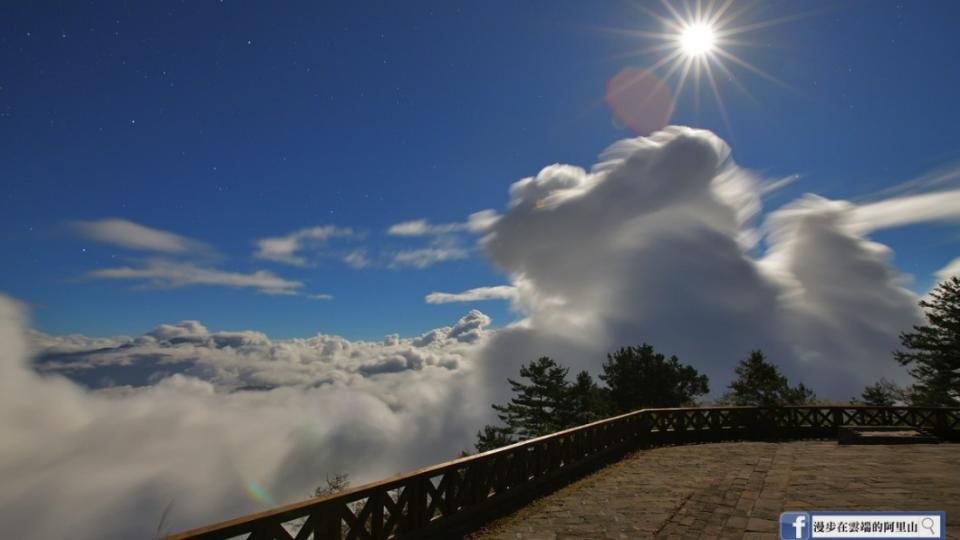 黃源明於阿里山祝山拍攝到月光雲海的美景。（圖／黃源明提供）