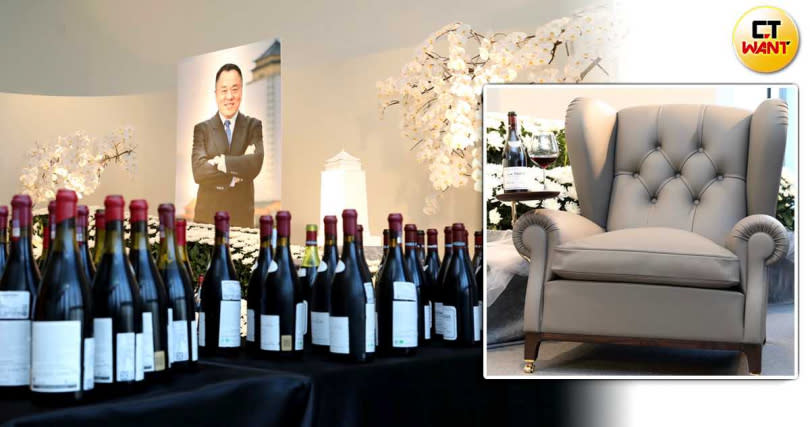 主會場旁特別擺放一張典雅的總裁椅與李世聰生前最愛的紅酒，呈現生前與摯友們會晤相聚時輕鬆的氛圍。（圖／劉耿豪攝）