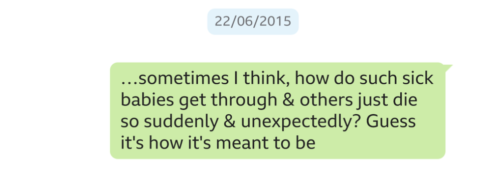 Mensaje escrito por Lucy Letby, fechado el 22 de junio de 2015. Dice: ... a veces pienso, ¿cómo se las arreglan los bebés tan enfermos y otros mueren tan repentina e inesperadamente? Supongo que es como debe ser.