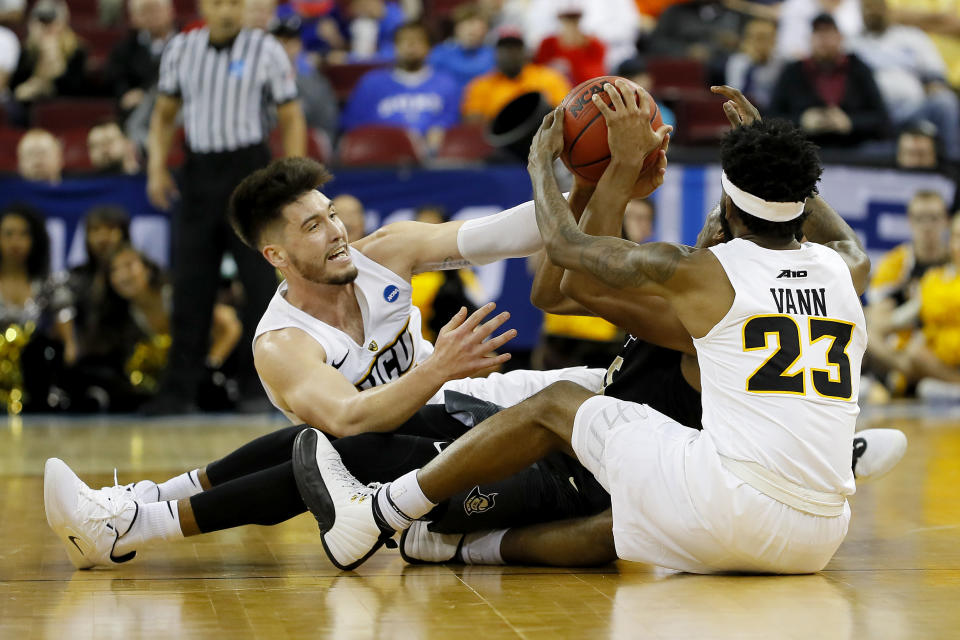 <p>Sean Mobley #5 and Issac Vann #23 of the Virginia Commonwealth Rams battles for the ball with Aubrey Dawkins #15 of the UCF Knights in the second half during the first round of the 2019 NCAA Men’s Basketball Tournament at Colonial Life Arena on March 22, 2019 in Columbia, South Carolina. (Photo by Kevin C. Cox/Getty Images) </p>