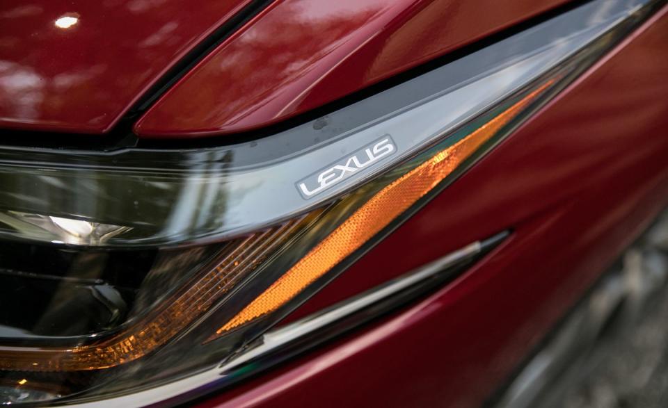 View Photos of the 2019 Lexus ES350