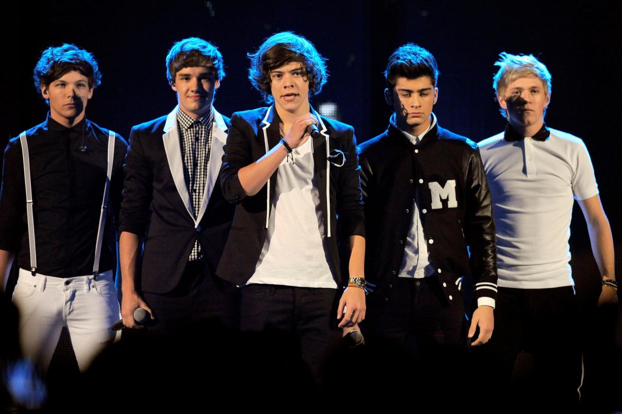 From left, Louis Tomlinson, Liam Payne, Harry Styles, Zayn Malik, Niall Horan, of musical group One Direction, perform at Nickelodeon's 25th Annual Kids' Choice Awards on Saturday, March 31, 2012 in Los Angeles. (AP Photo/Chris Pizzello)