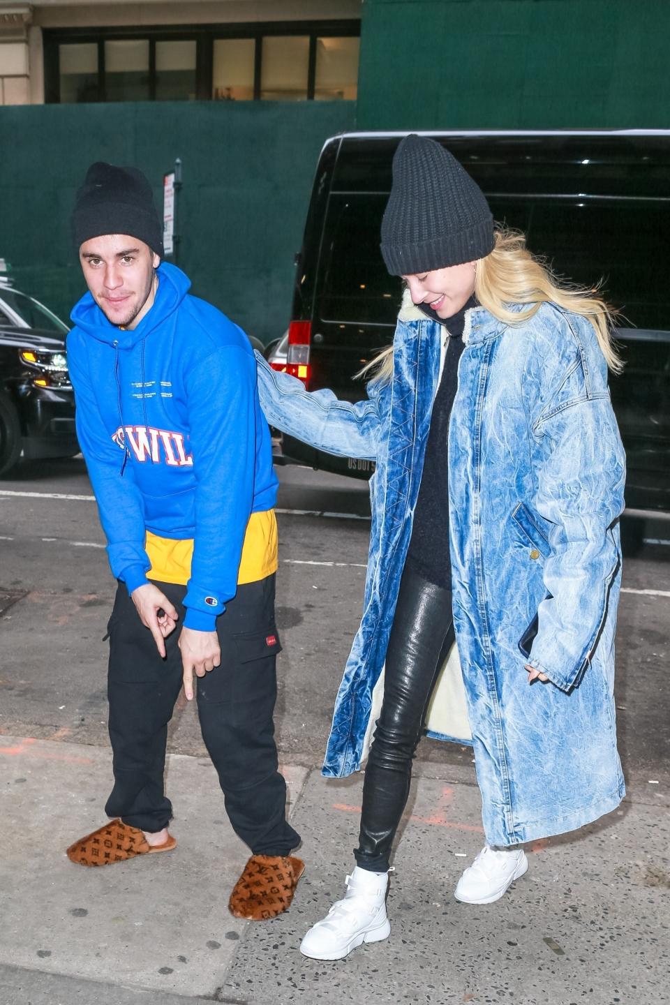 <h1 class="title">Justin Bieber in good spirits with wife Hailey Baldwin showcasing his Louis Vuitton slippers</h1><cite class="credit">Photo: Backgrid</cite>