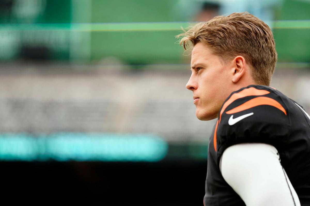 Dolphins – Bengals: Joe Burrow wears floral suit for TNF, fans mixed