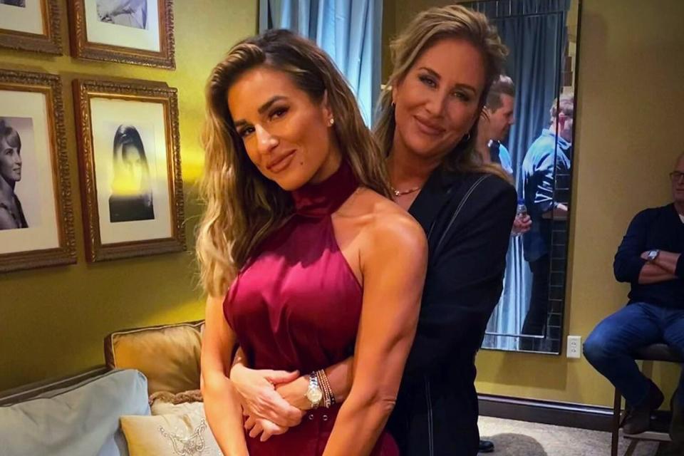 Jessie James Decker S Mom Says She Knew Daughter Would Want To Sleep With Eric Decker Don T Do It