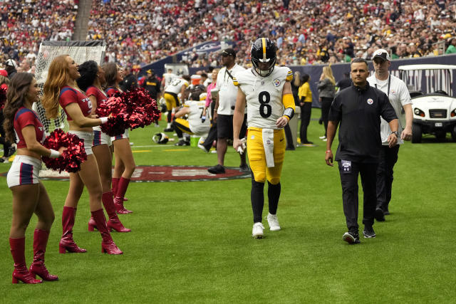 Steelers QB Kenny Pickett leaves loss against Texans after