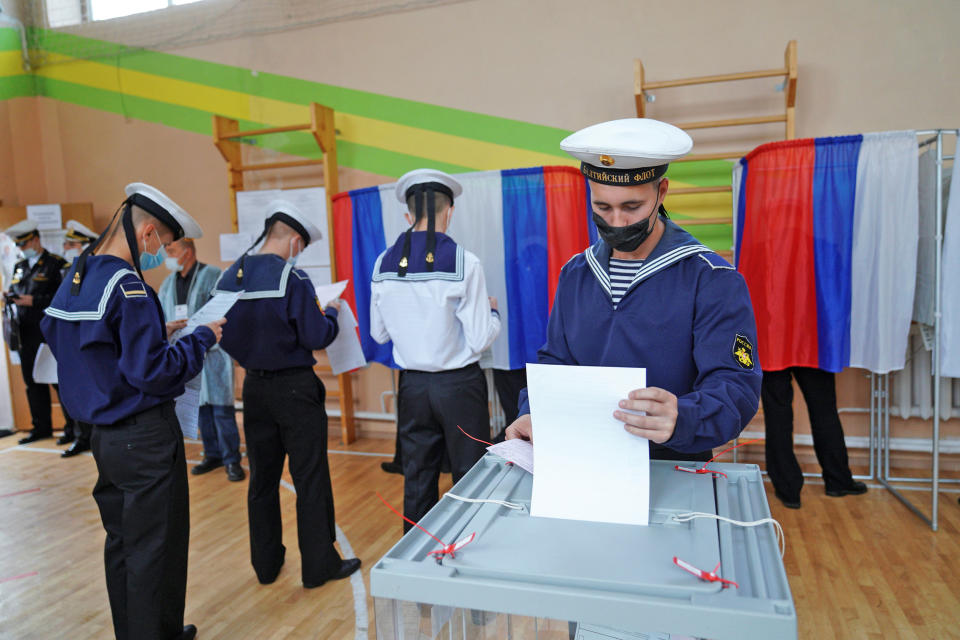 Image: Russian parliamentary election in Baltiysk (Vitaly Nevar / Reuters)