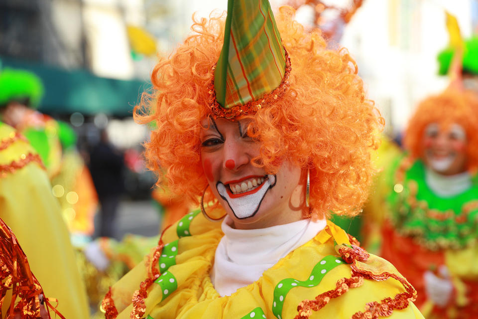 A member of the Hi-Roller Skating Clowns before the 93rd Macy's Thanksgiving Day Parade in New York. (Photo: Gordon Donovan/Yahoo News) 