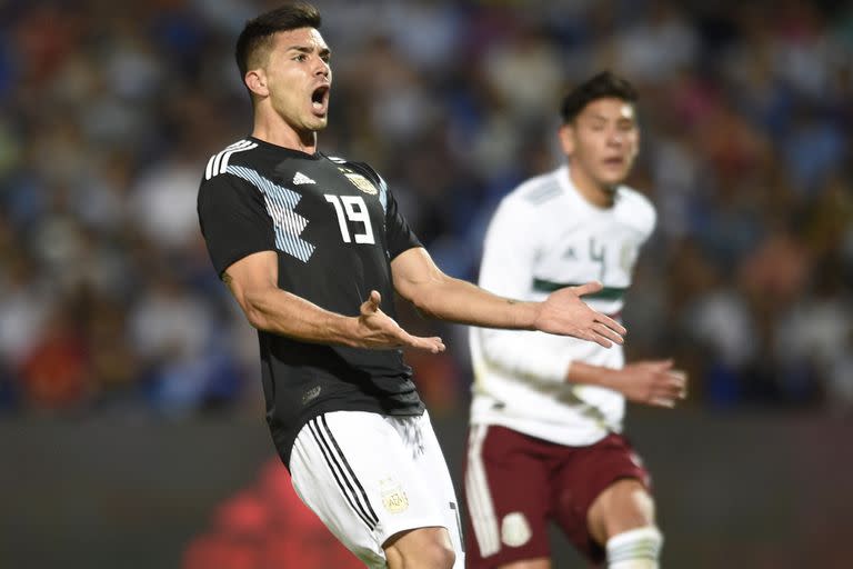 Giovanni Simeone en su último partido con la selección argentina, en el triunfo por 2-0 contra México en un amistoso disputado en Mendoza.