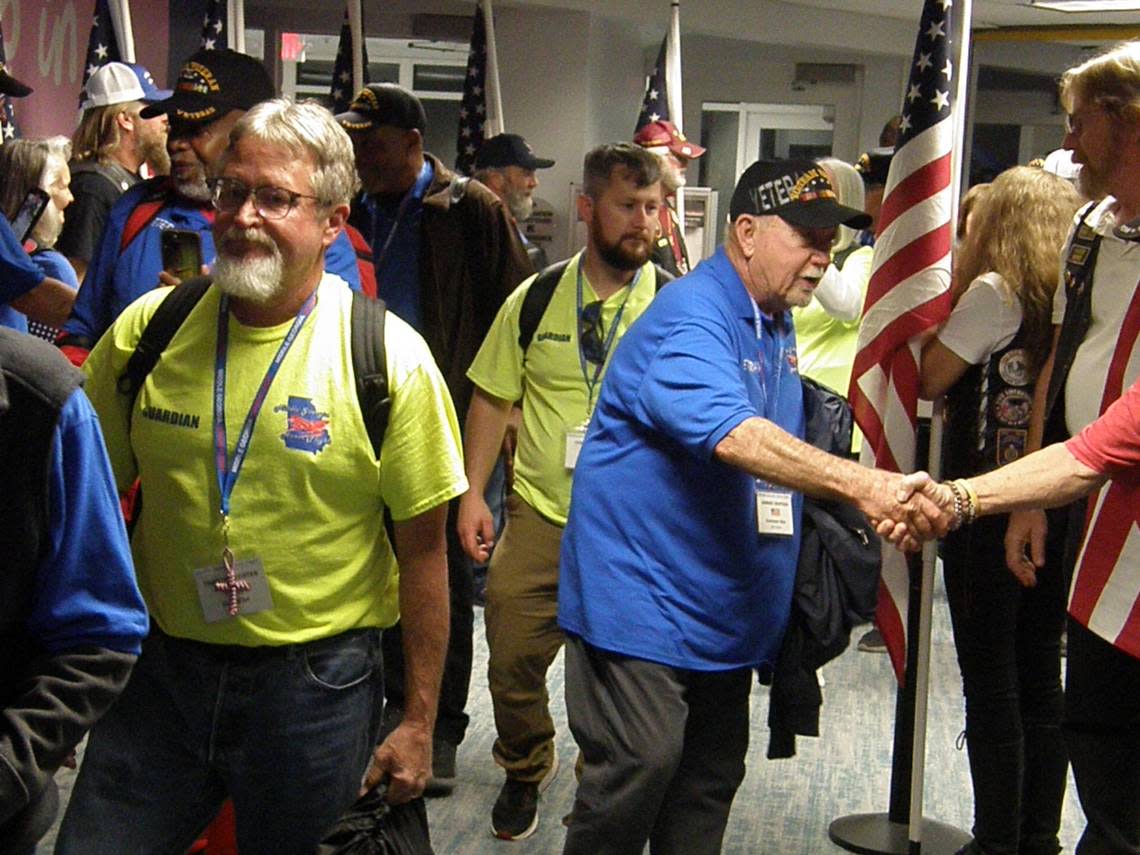 Georgia war veterans get a warm welcome after returning from a trip to Washington, D.C.