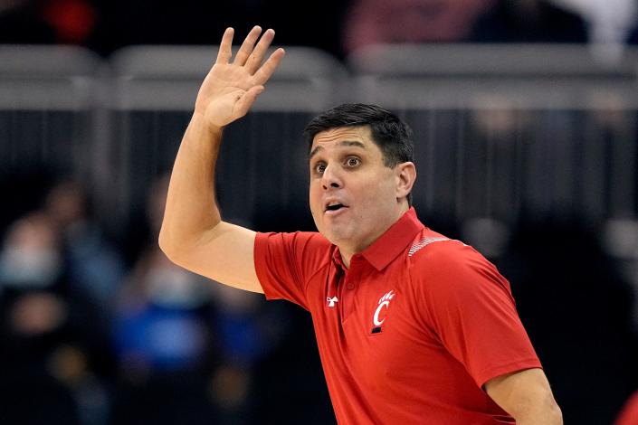 Cincinnati head coach Wes Miller motions to his team during the first half of an NCAA college basketball game against Illinois Monday, Nov. 22, 2021, in Kansas City, Mo.