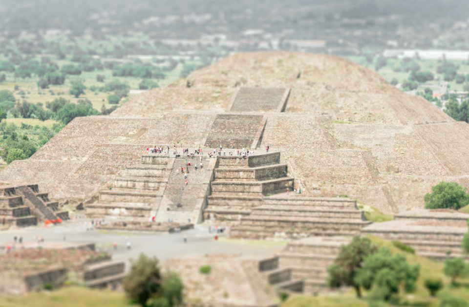 The San Juan Teotihuacan complex in Mexico City looks good enough to play on.