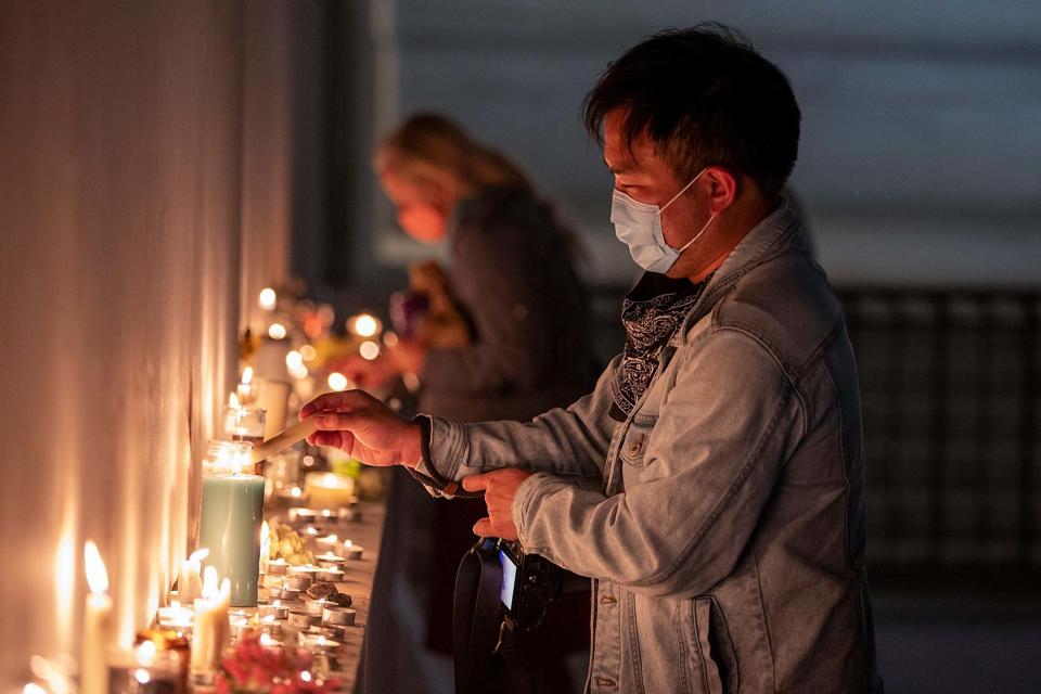 People gather to mourn the passing of Supreme Court Justice Ruth Bader Ginsburg (Getty Images)