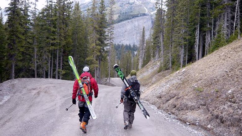 Ski resorts brace for warmer temperatures in Western Canada