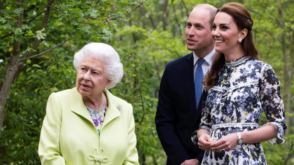 Queen Elizabeth attends the RHS Chelsea Flower Show
