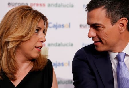 Spain's Socialist Party (PSOE) leader Pedro Sanchez (R) and Andalusia's regional government president Susana Diaz talk during a meeting in the Andalusian capital of Seville, Spain June 7, 2016. REUTERS/Marcelo del Pozo/File Photo