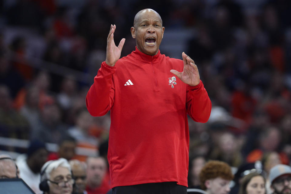 Louisville coach Kenny Payne yells to players during the second half of the team's NCAA college basketball game against Syracuse in Syracuse, N.Y., Wednesday, Feb. 7, 2024. (AP Photo/Adrian Kraus)