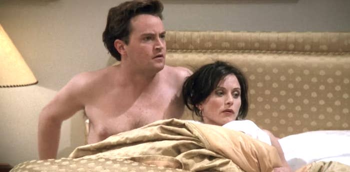 Courteney Cox and Matthew Perry in "Friends"