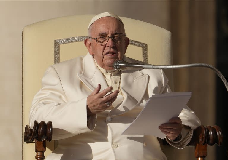 El papa Francisco habla durante la audiencia general semanal en el Vaticano, miércoles 23 de noviembre de 2022. (AP Foto/Andrew Medichini)