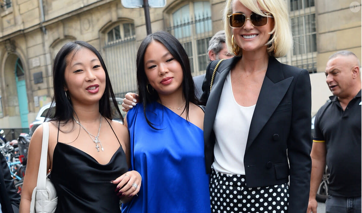 <p>Laeticia Hallyday et ses filles ont fait forte impression au mariage de Claude Lelouch.</p>
<p>Laeticia Hallyday avec ses filles Jade et Joy - Ma<span>riage de Claude Lelouch à la mairie du 18ème à Paris.3.</span><span> ©Agence / Bestimage</span></p> - © BestImage