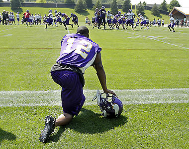 Vikings lock up LB Chad Greenway for next 5 years