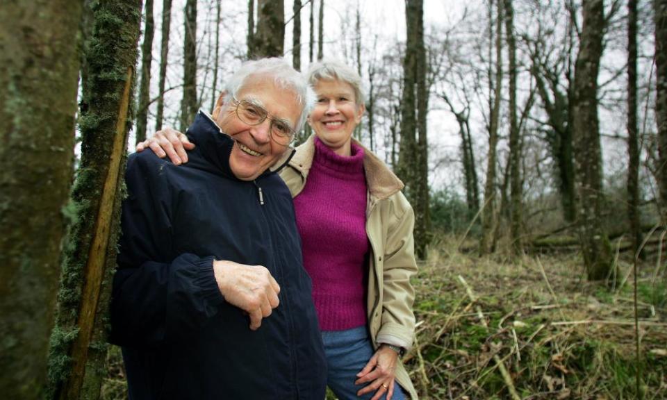 r James Lovelock, with his wife, Sandy, in 2004.