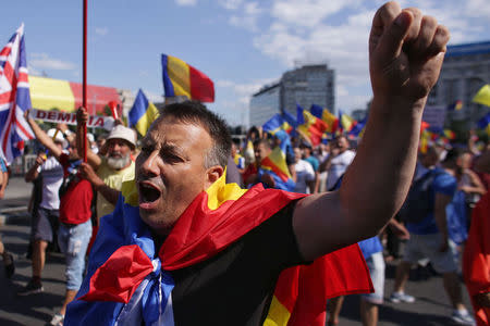 Thousands of Romanians from diaspora attend rallies in major cities across the country and outside government headquarters in the capital Bucharest, Romania August 10, 2018. Inquam Photos/Octav Ganea via REUTERS