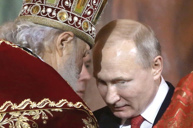 MOSCOW, RUSSIA - APRIL,8 (RUSSIA OUT) Russian President Vladimir Putin (R) listens to Patriarch Kirill during the Orthodox Easter service in the Christ the Saviour Cathedral in Central Moscow, Russia,early April,8, 2018. Russian Orthodox Church are celebrating the Easter on April, 8 this year, later than catholics and many other christians. (Photo by Mikhail Svetlov/Getty Images)