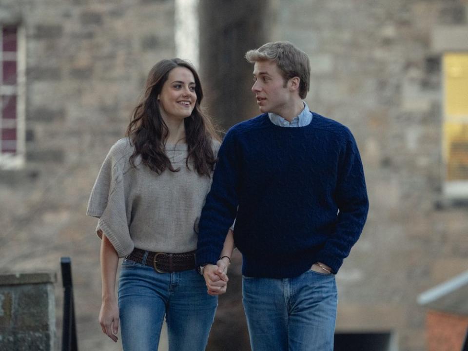 Meg Bellamy als Kate Middleton und Ed McVey als Prinz William in der sechsten Staffel 