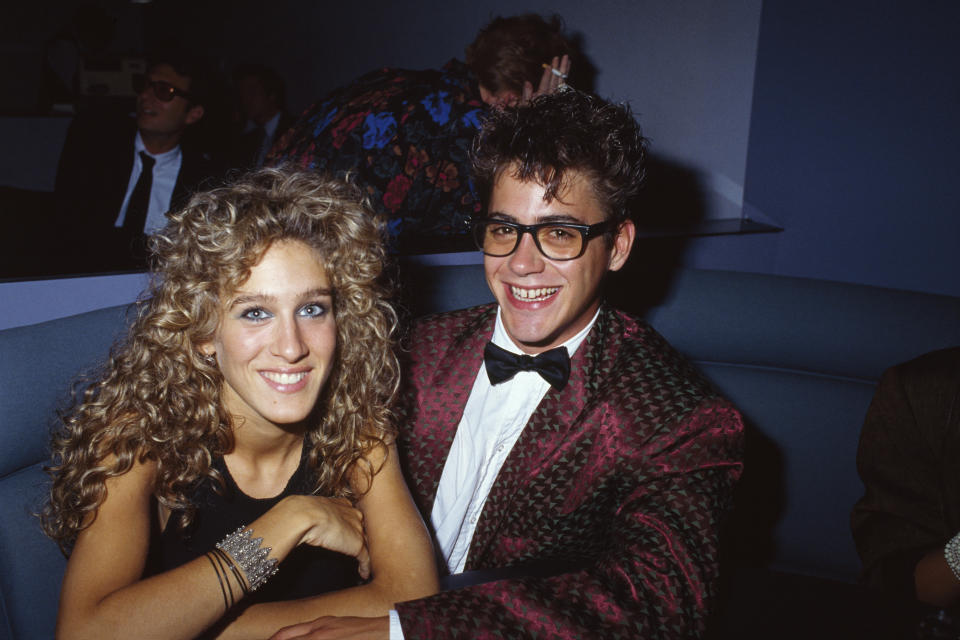 Robert Downey Jr. en sus primeros años transitando por Hollywood con su novia de entonces, Sarah Jessica Parker. (Foto de Barry King/Sygma/Sygma via Getty Images)