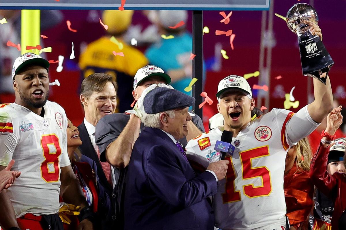 Super Bowl: Kansas City Chiefs Beat Philadelphia Eagles 38-35 - Bloomberg