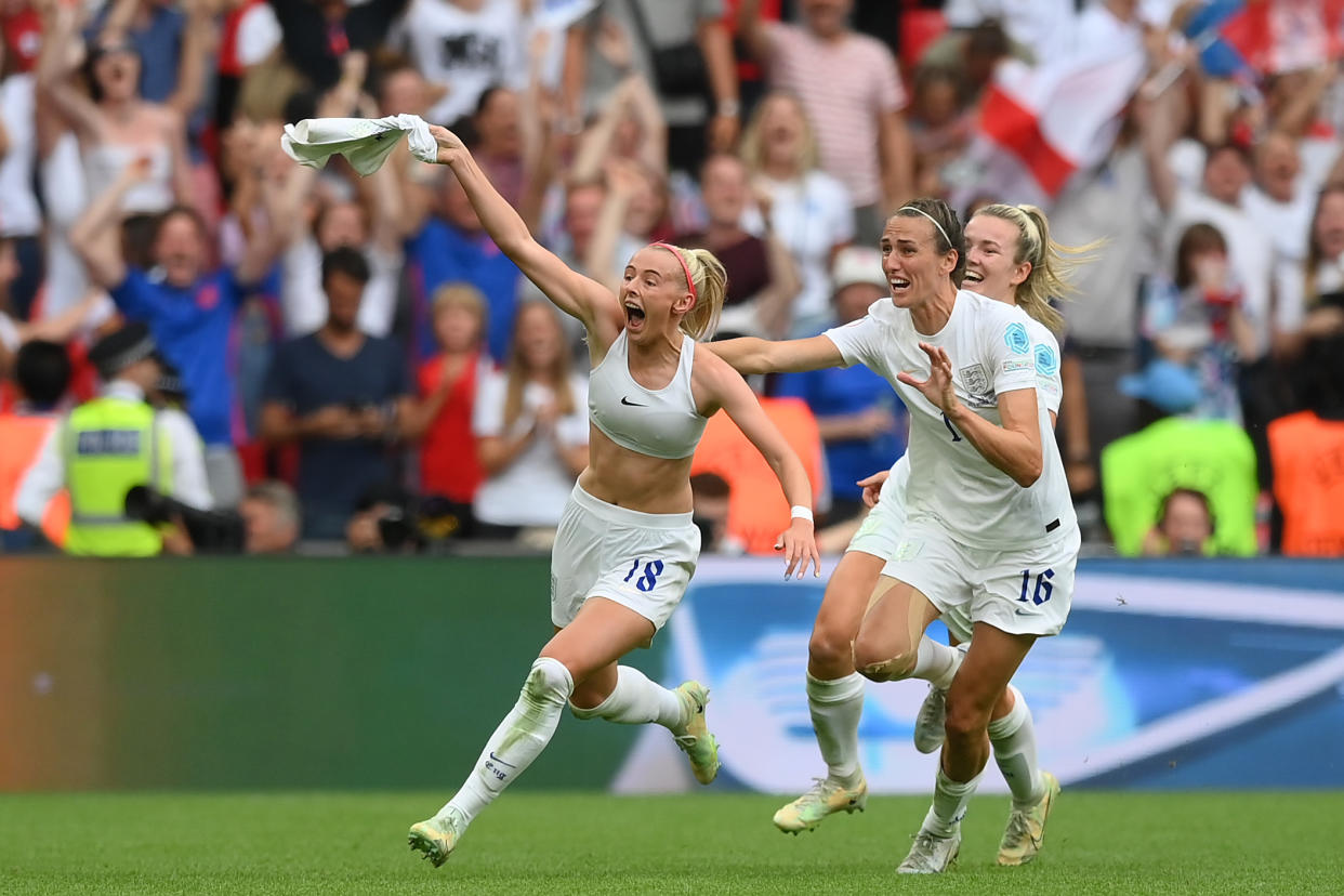 Chloe Kelly celebrating her goal with teammates 